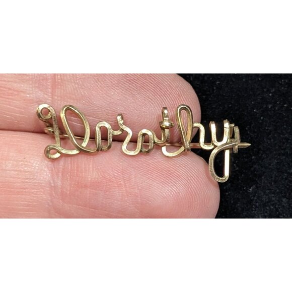 Vintage Handmade Cursive Dorothy Gold Tone Wire Wrap Brooch - Picture 1 of 3